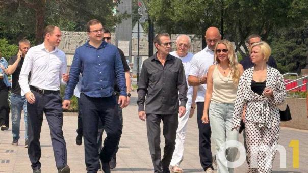 Омск превратился в театральную сцену: Хоценко и Машков посетили «Театральный Любинский»