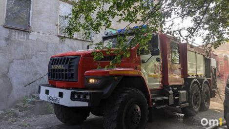 В Омске загорелся аварийный дом
