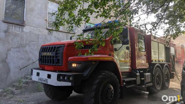 В Омске загорелся аварийный дом