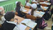 Шесть омских педагогов получили звания заслуженных учителей