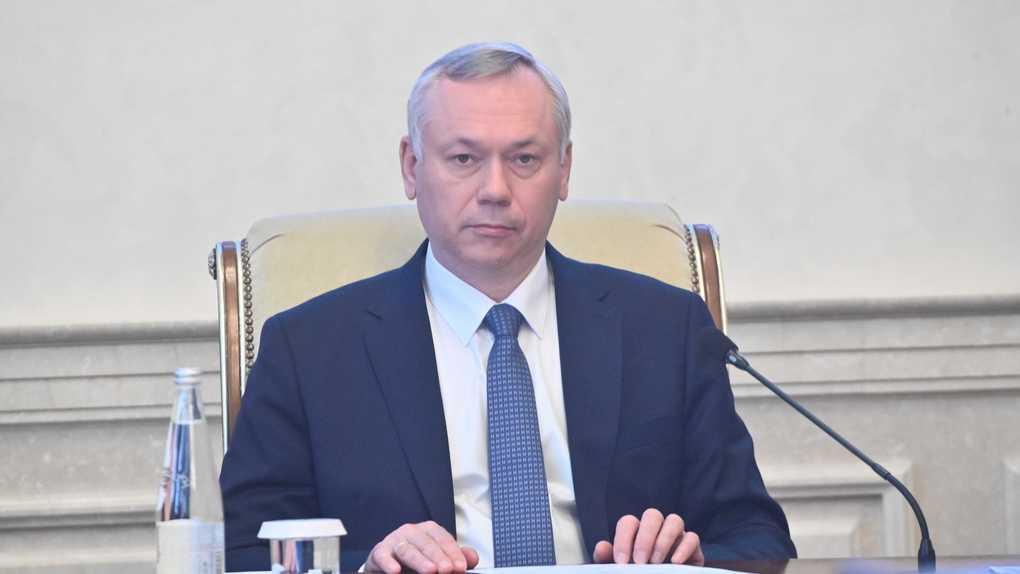 Губернатор Травников проконтролировал ситуацию с запасами и поступлением горюче-смазочных материалов в регион