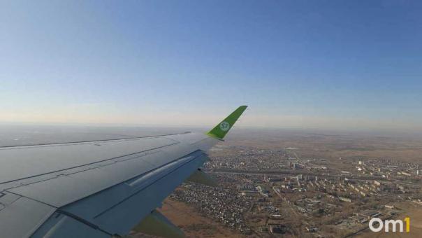 Требовал посадить самолёт и спасти детей: стали известны подробности о смерти мужчины на рейсе Москва - Омск