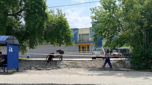 На Шлюзе в Новосибирске после пяти лет обращений начали ремонт легендарной лестницы