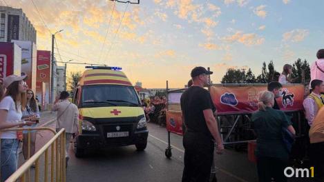 Во время концерта на Соборной площади девушка в толпе потеряла сознание