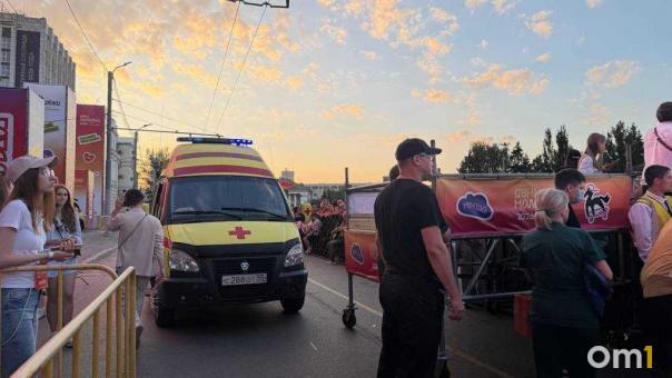 Во время концерта на Соборной площади девушка в толпе потеряла сознание
