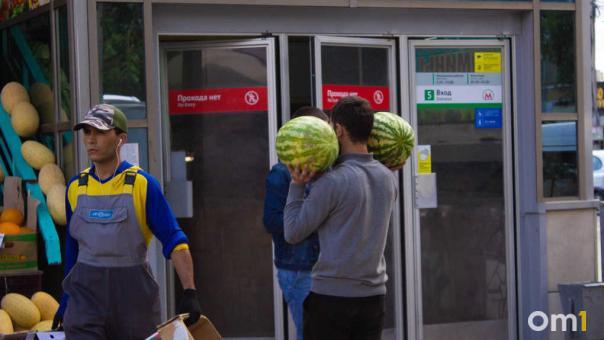 Омичам рассказали, как вернуть деньги за плохой арбуз