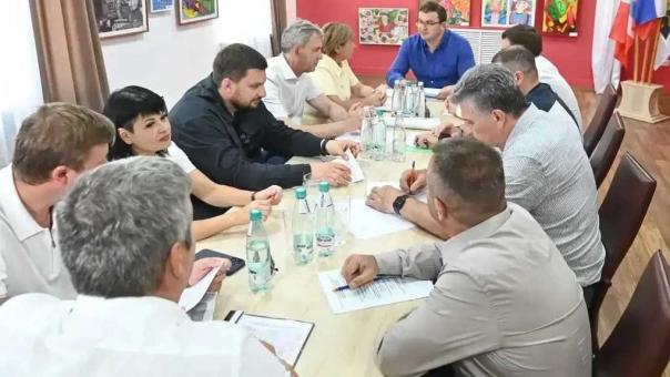 Губернатор Омской области обсудил развитие Полтавского района с его главой