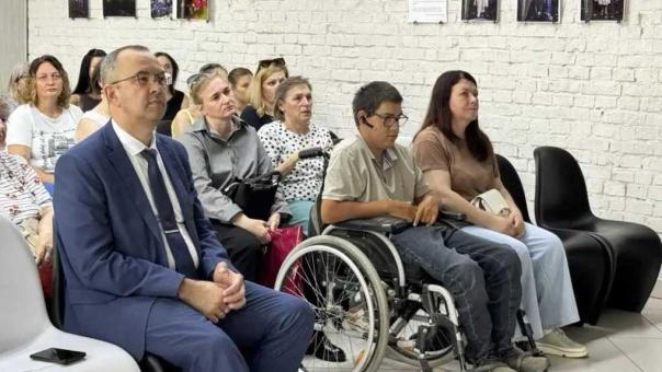 «Планируем снизить безработицу»: в Новосибирске запустили проект по трудоустройству людей с инвалидностью