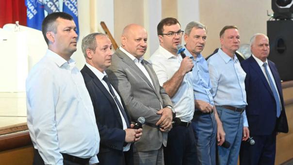 Депутаты Омской области продолжают работу над благоустройством и соцпроектами