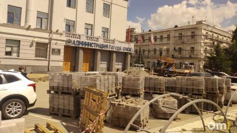 В Омске к форуму России и Казахстана начали обновлять мэрию и госпиталь на Гагарина