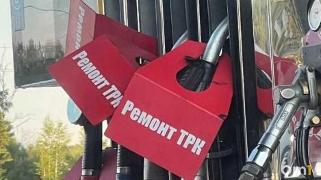 «Сбой на нефтебазе». В крупной сети АЗС в Омске закончилось топливо
