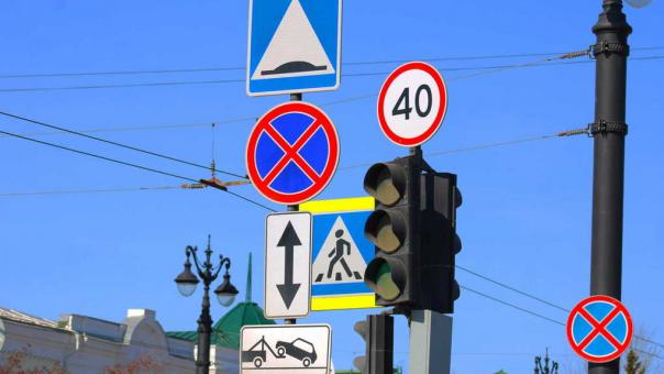 «Это плата за безопасность»: новые светофоры замедлят движение автомобилей в Новосибирске — где установят регуляторы?