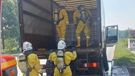 Опасное вещество разлилось после ДТП в Новосибирске