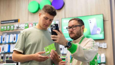 Продажи смартфонов с ИИ за год выросли на 27 %