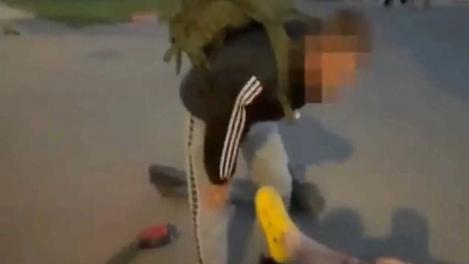 Омская полиция ищет водителя электросамоката, сбившего 8-летнюю девочку