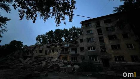 В Омске сносят сносят знаменитую «ледяную хрущёвку» на Магистральной