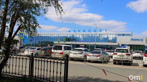 В Омске рейсы в Москву и Санкт-Петербург задержали более чем на шесть часов