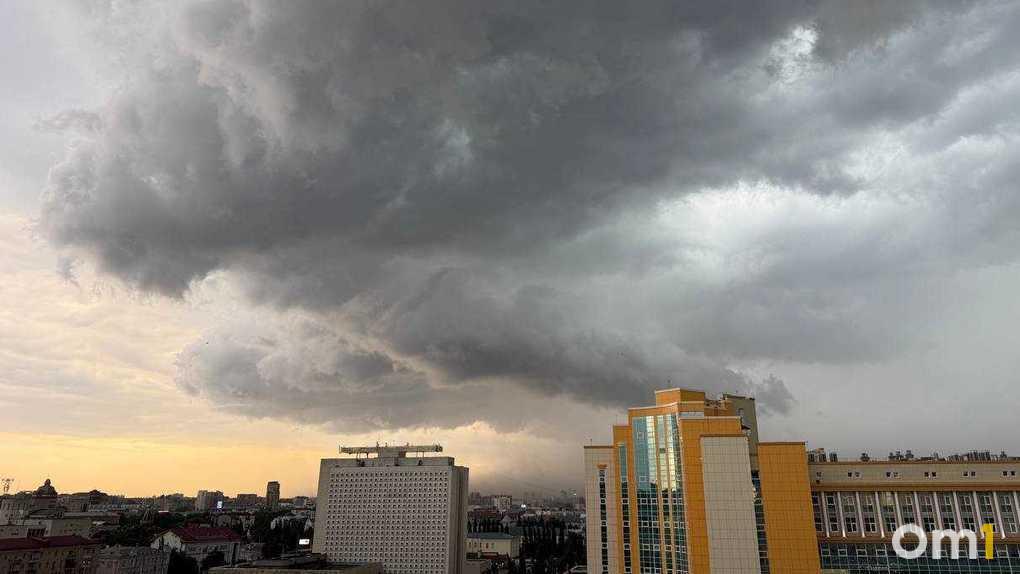 Штормовой удар: в ближайшие часы на Омск обрушатся ливни, град и ураганный ветер