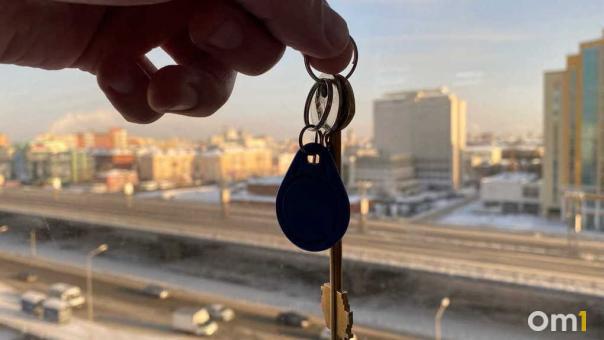 Виталий Хоценко: в Омской области 1 200 детей-сирот стали полноправными владельцами государственных квартир