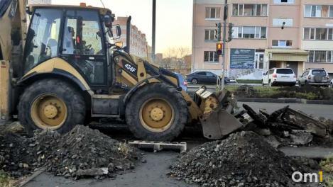 В Омске суд обязал «Тепловую компанию» вернуть асфальт во двор