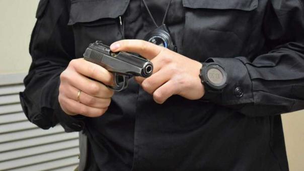 «Весь в кровище, глаза стеклянные»: силовики задержали агрессивного мужчину в Кемерове