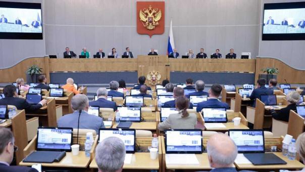 Счета заморозят, права отберут, недвижимость заблокируют: Володин пригрозил релокантам полной блокировкой всех благ в России
