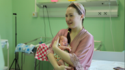 «У нас в роду нет даже двоен»: в Новосибирске родилась редкая тройня — две девочки и мальчик