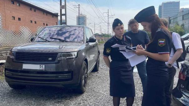 Долг в 27 миллионов рублей обернулся арестом элитного автомобиля в Новосибирской области