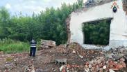 Гулял по заброшке: в Омске ребёнок погиб при обрушении старого дома