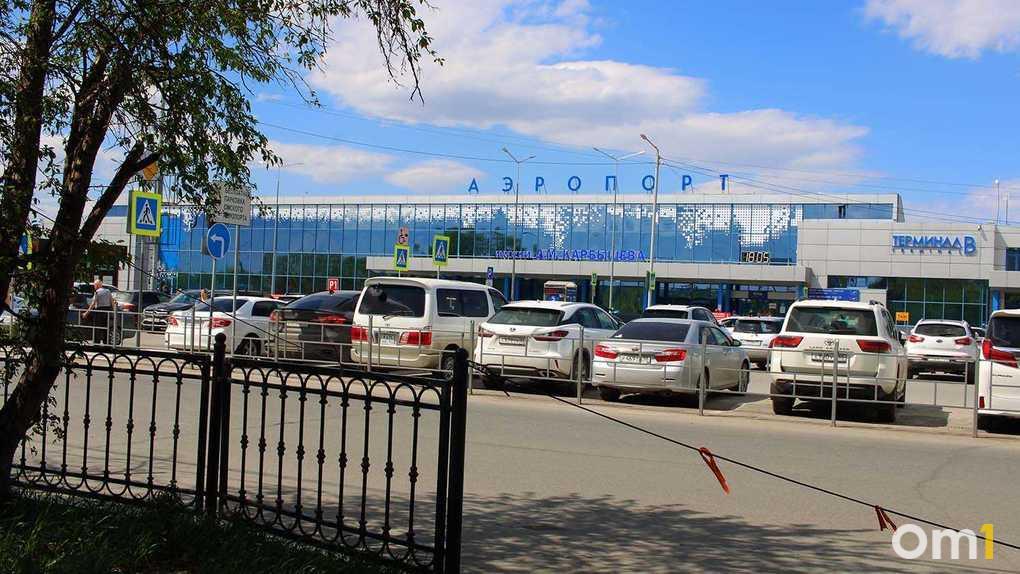 В Омском аэропорту задержали пять рейсов  один более чем на пять часов