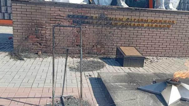 Мемориал Славы осквернили в Новосибирской области: полиция начала поиск