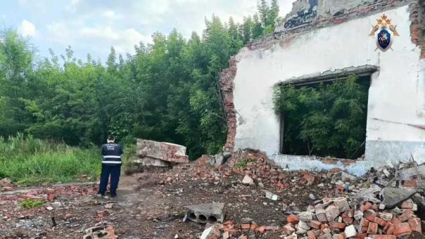 Бастрыкин запросил доклад о гибели ребёнка в омской заброшке
