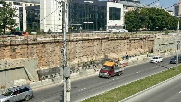 От котлована до бетонирования: как идёт ремонт стены на Ипподромской в Новосибирске