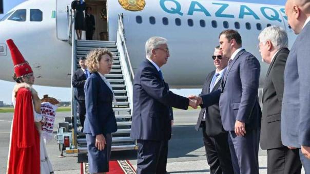 Президент Казахстана посетил в Омске госпиталь ветеранов