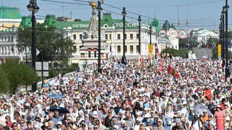 В центре Омска тысячи омичей прошли крестным ходом