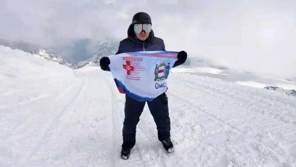 Омские врачи покорили Эльбрус