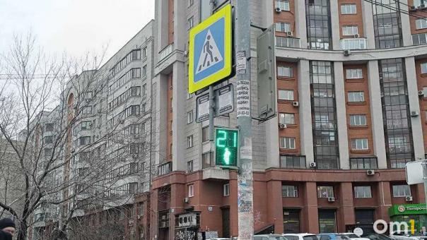 В центре Новосибирска на два часа отключат светофор: заменят 81 метр кабеля