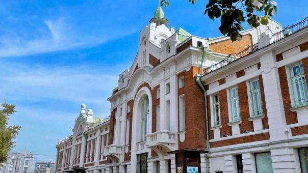 В Новосибирске открыли выставку «Узоры Ямала» из 50 батиков Александры Юхлымовой