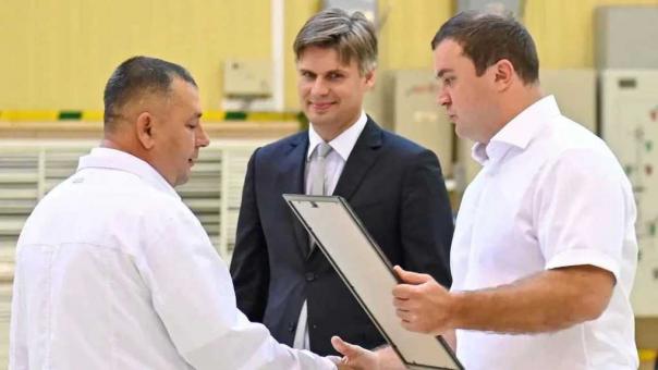 Глава Роскосмоса посетил омский завод «Полёт»