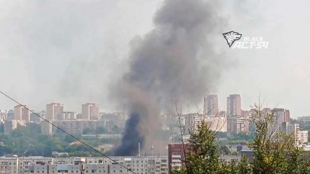 Чёрный дым накрыл улицу Есенина: что загорелось в Новосибирске?