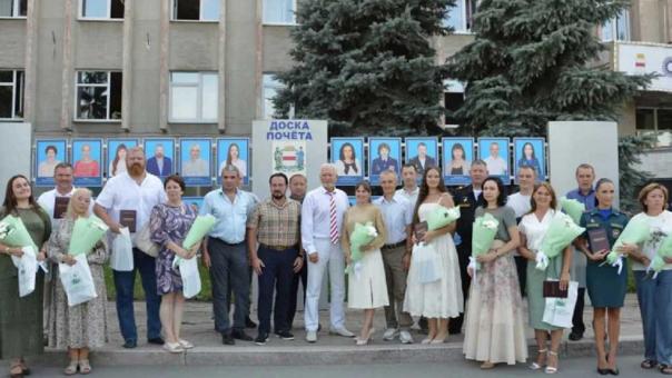 На доску почёта в Советском округе добавили 24 местных жителя