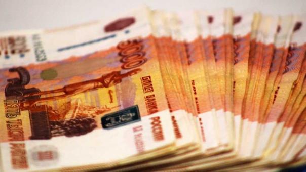 Почти 2 млн рублей выманили мошенники у санитарки из Омска