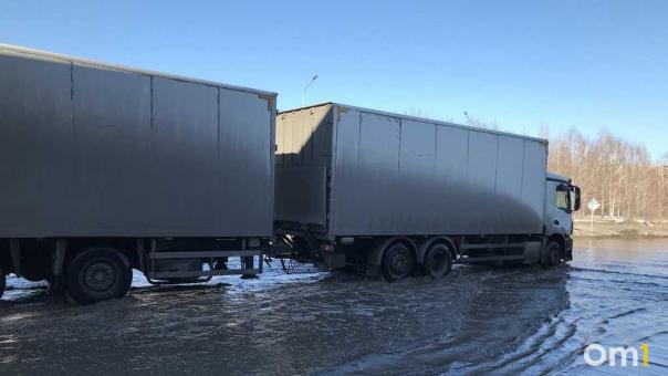 Омск отрезан: по всему Уралу запретили проезд фур