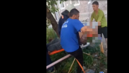 Попал в ловушку во дворе: мужчина оказался закован в «тиски» между лавочкой и ограждением в Новосибирске