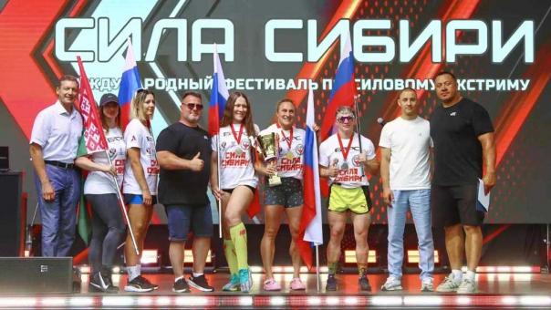 Москвичка отбуксировала семь автомобилей и установила рекорд России в Омске