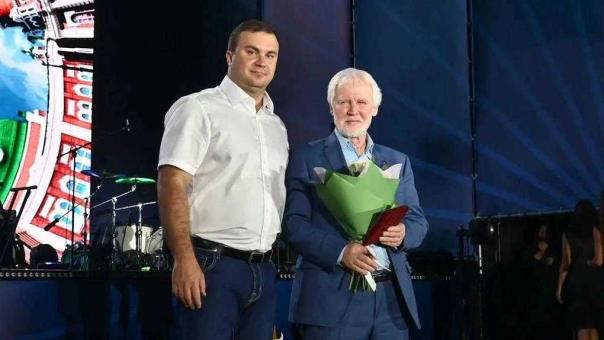 Основатель «Галёрки» получил одно из главных званий Омской области
