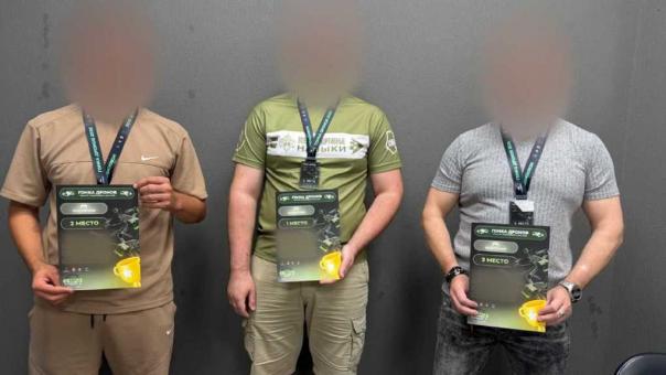 Искали террористов и доставляли лекарства: ветераны СВО испытали симулятор БПЛА в Новосибирске
