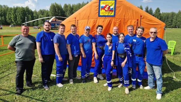 Подозрение на инсульт: зрителя увезли с авиафестиваля в Новосибирске