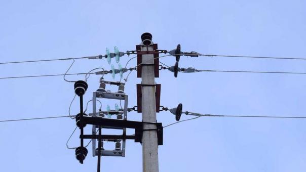 Куда звонить, если оборвало провода в Новосибирске? Актуальный аварийный справочник