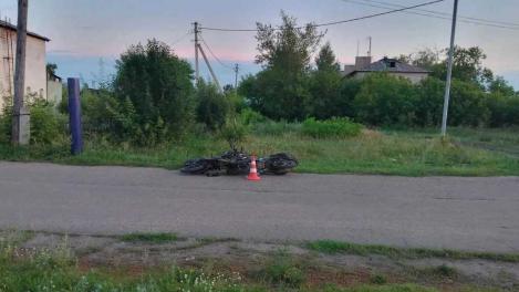 Три подростка пострадали при столкновении мопедов в Омской области